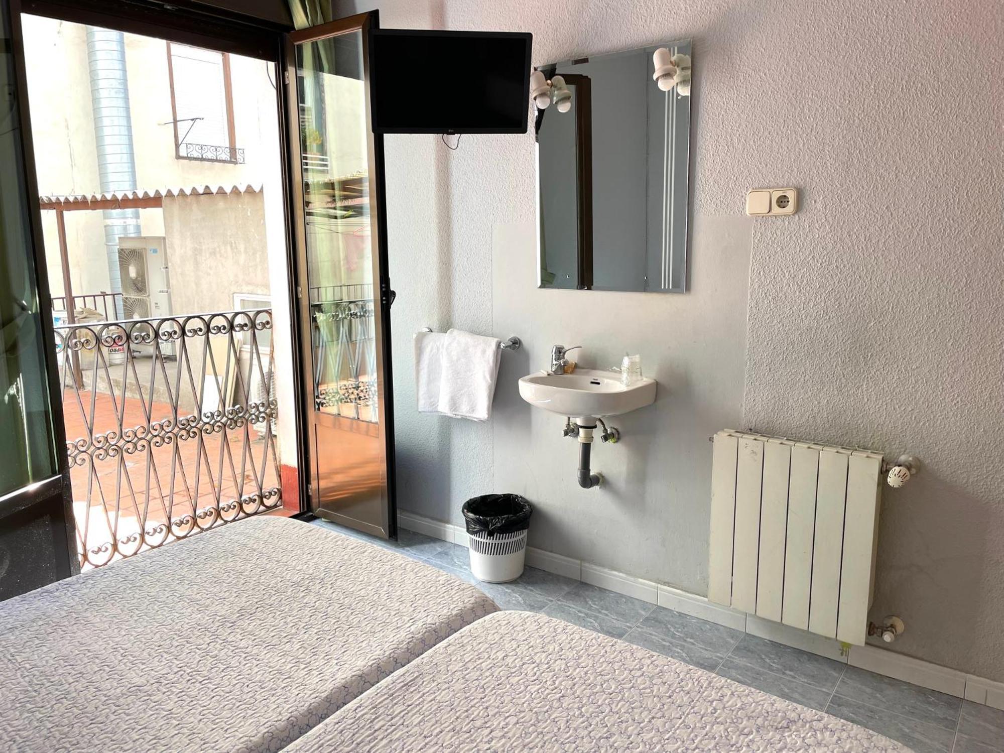 Hostal Fernandez Atocha Madrid Exterior foto
