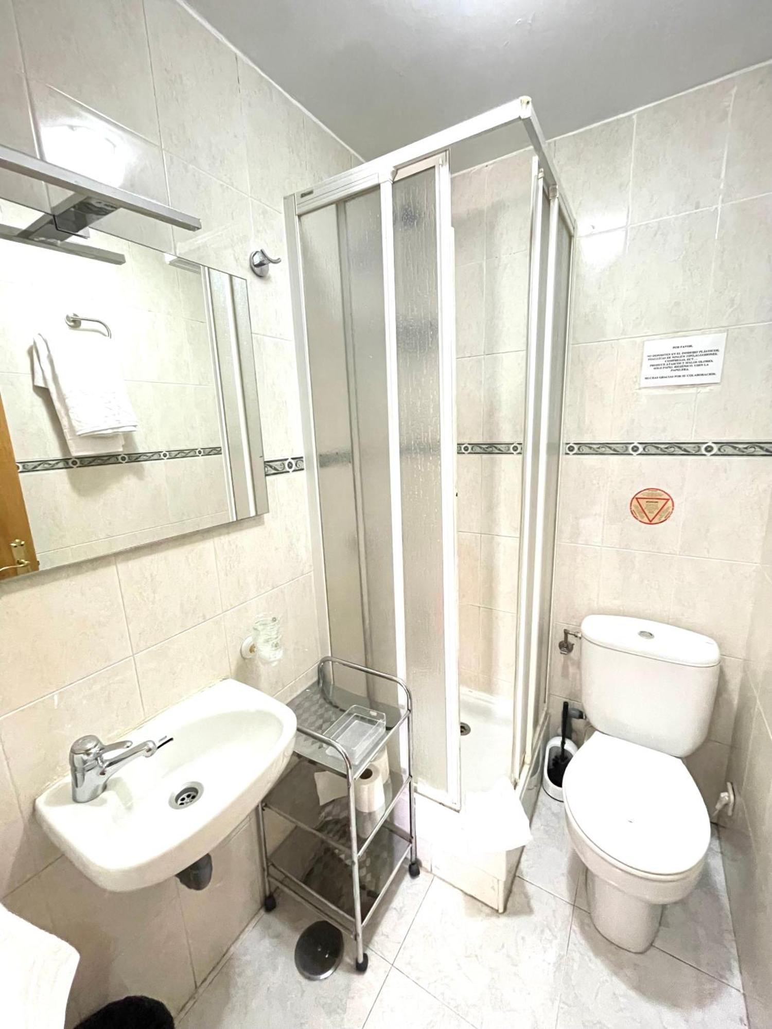 Hostal Fernandez Atocha Madrid Exterior foto