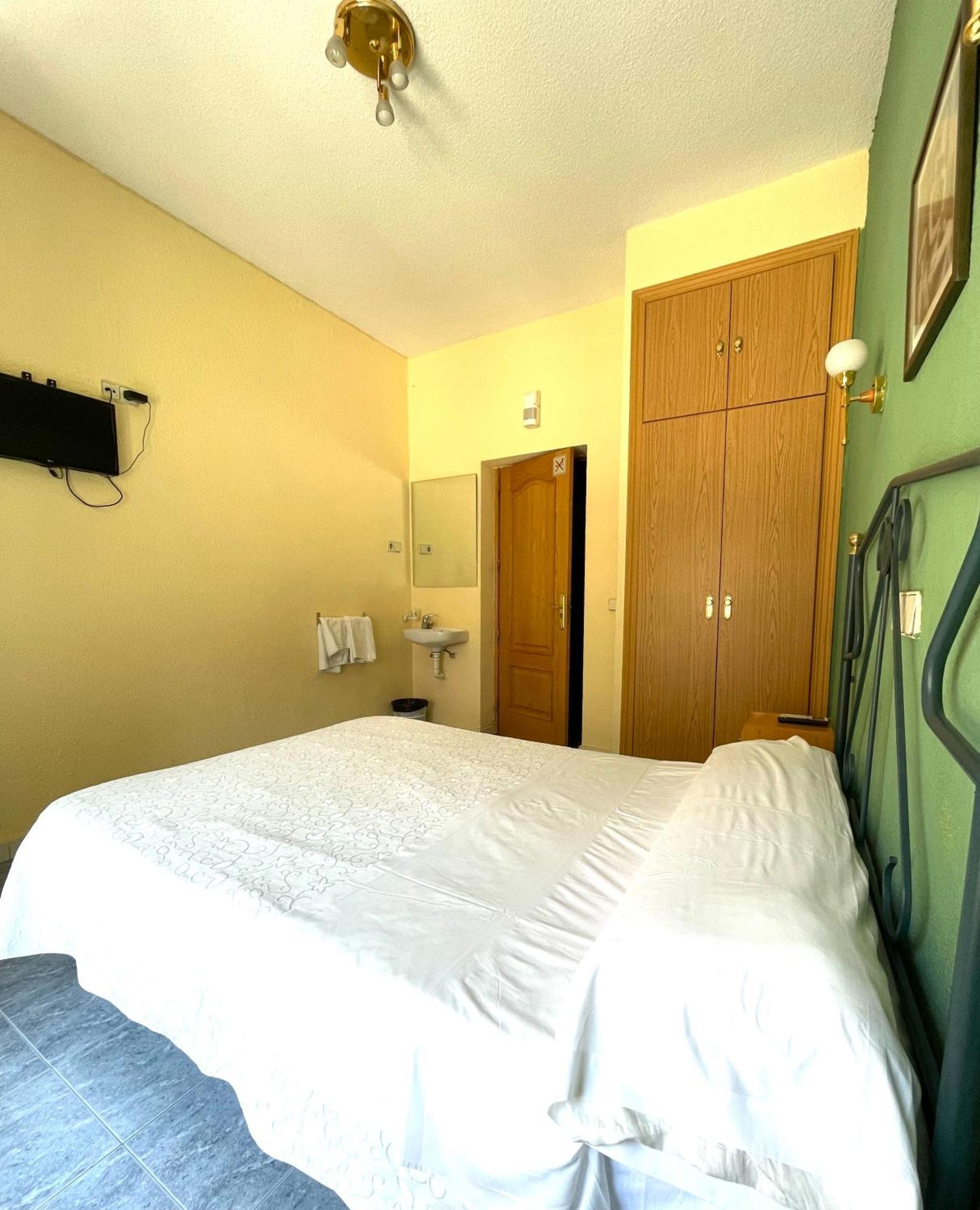 Hostal Fernandez Atocha Madrid Exterior foto