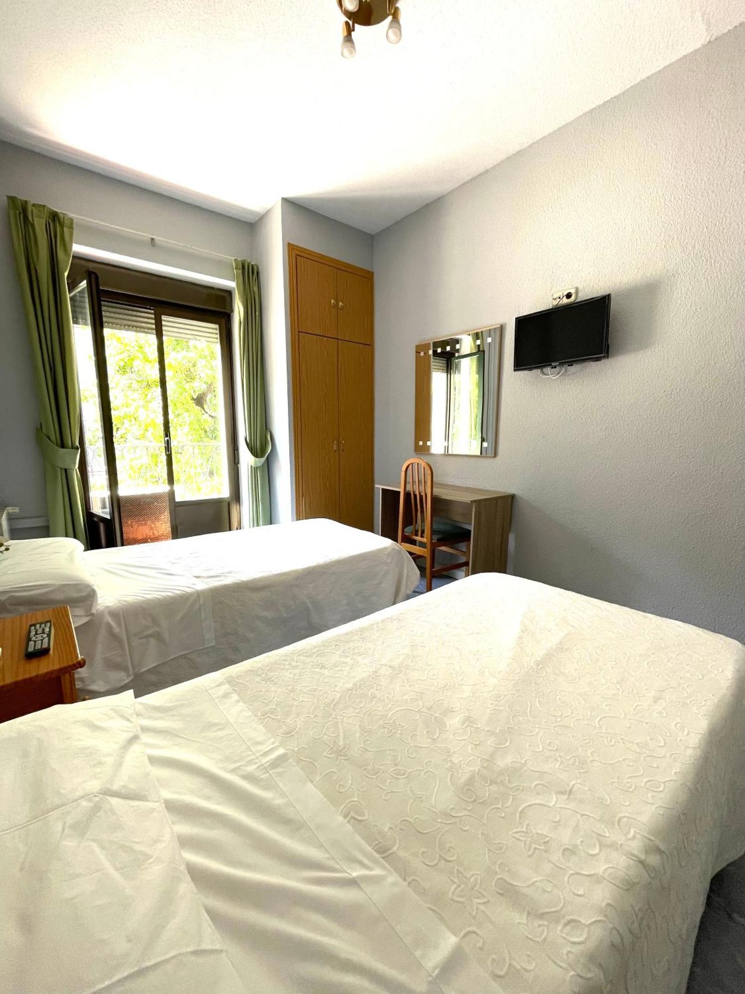 Hostal Fernandez Atocha Madrid Exterior foto