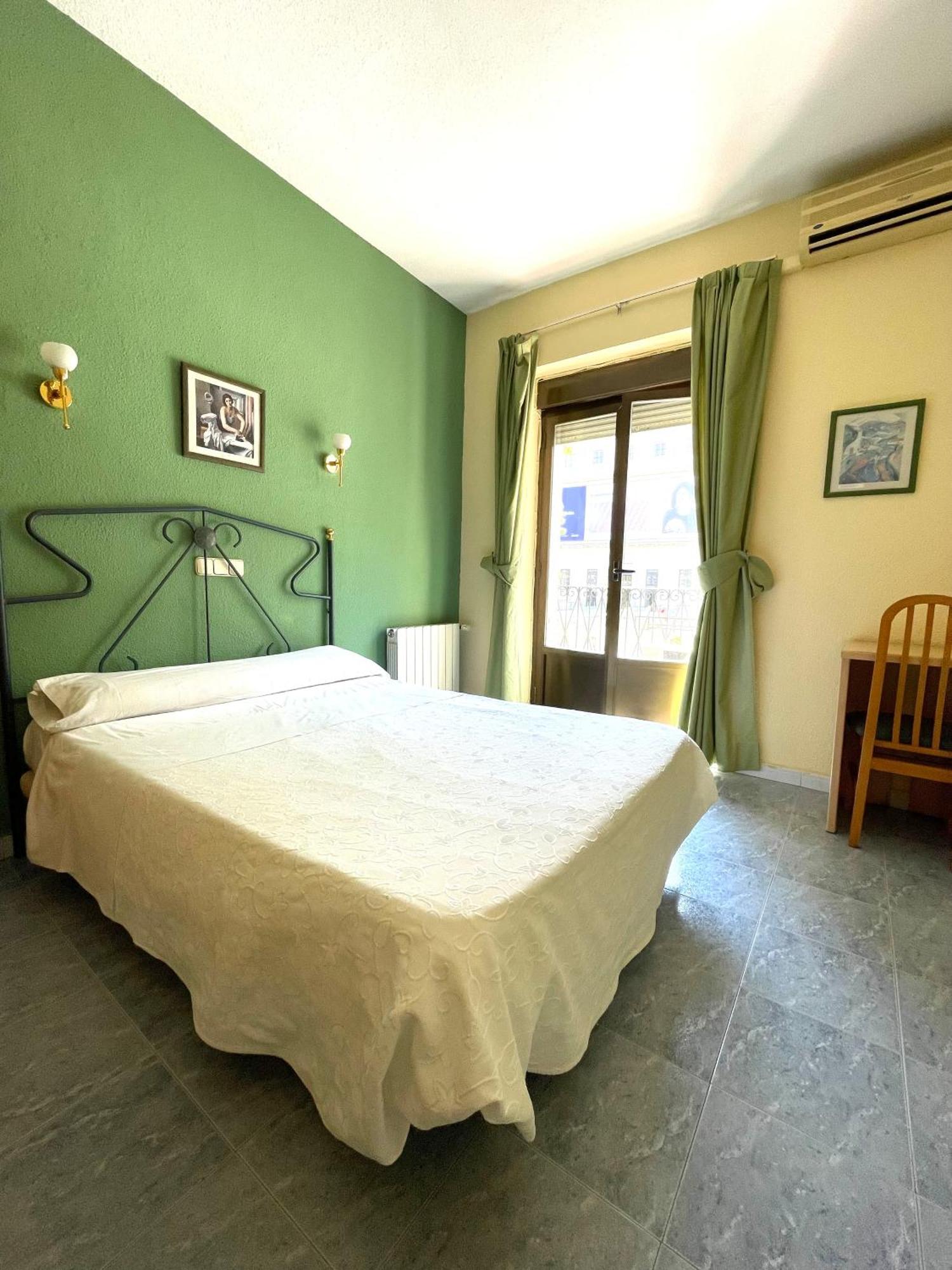 Hostal Fernandez Atocha Madrid Exterior foto