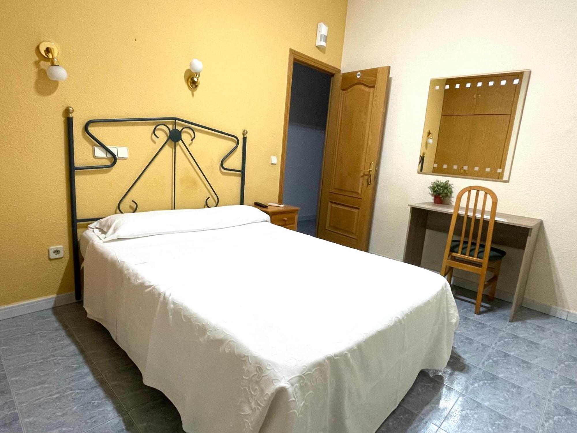 Hostal Fernandez Atocha Madrid Exterior foto